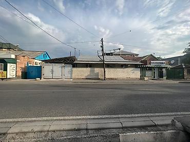 Продажа коттеджей и домов: URSA ПРОДАЁТСЯ Участок вместе с домом 📍Адрес: Юнусалиева / — 10