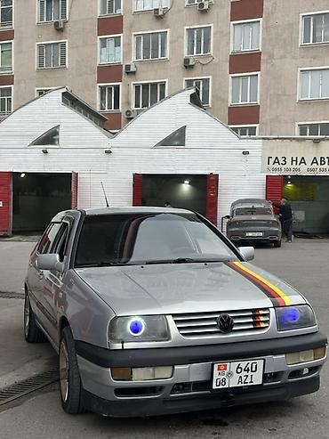 Volkswagen: Volkswagen Vento: 1993 г., 1.8 л, Кол менен иштөөчү, Бензин, Седан — 2