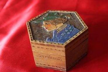 Kutije za odlaganje: STARA RUČNO REZBARENA DRVENA ŠATULA IZ DRUGOG SVETSKOG RATA | Stara — 3