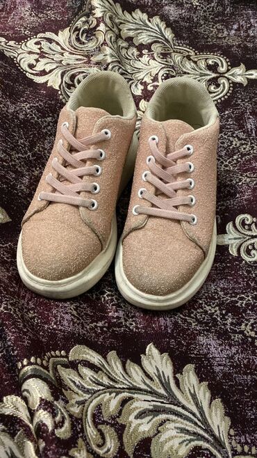 Kid's sneakers: Uşaq ayaqqabıları dəsti 1) Açıq çəhrayı-ağ idman ayaqqabısı - — 2