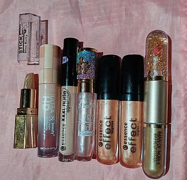 Šminka: Set kozmetike za usne i obrve – više komada Sadržaj: - Tečni ruževi i — 2