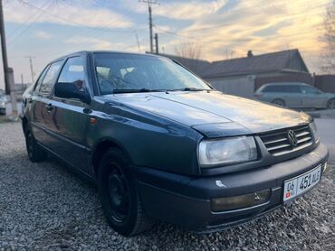 Volkswagen: Volkswagen Vento: 1992 г., 1.8 л, Механика, Бензин, Седан