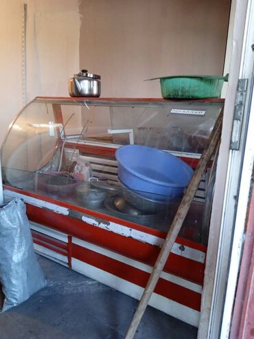 Soyuducu vitrinləri: Ölçüsü 1.50x0.90 işlək vəziyyətdə olarkən söndürülüb 2 aya yaxındır