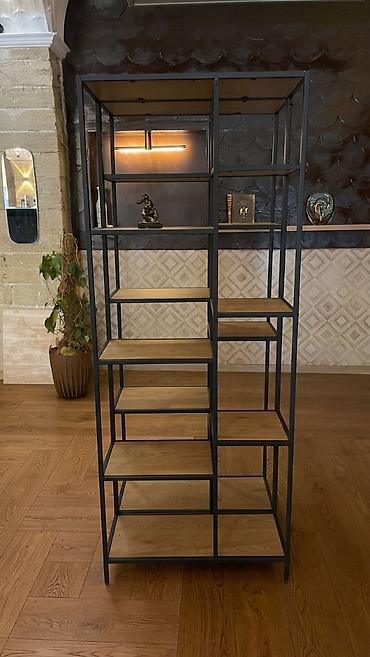 kitab şkafları modelləri: Modern Loft üslubunda, möhkəm metal konstruksiyalı və keyfiyyətli — 1