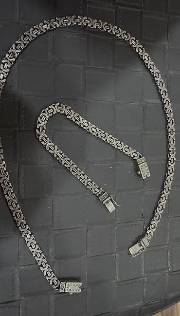 gumusun qrami nece manatdir: Ümumi çəkisi 70 qram. Shanel toxunuş üstü versace. Qolda boyunda super — 1