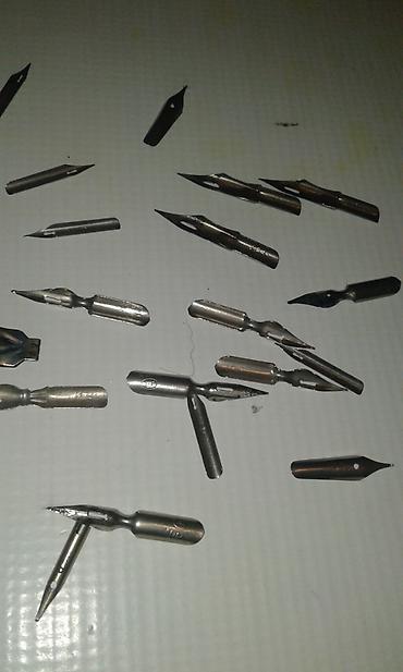 Sovet istehsalı qələm başlıqları satılır. Biri 1 manat