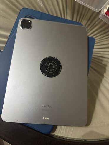 Monitorlar: Apple iPad Pro planşeti - Model: iPad Pro (Magnetic Smart Connector
