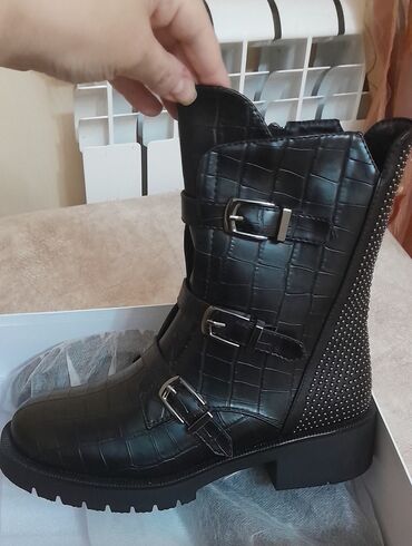 Çəkmələr: Qısaboğaz, Ölçü: 38, rəng - Qara, Yeni — 4