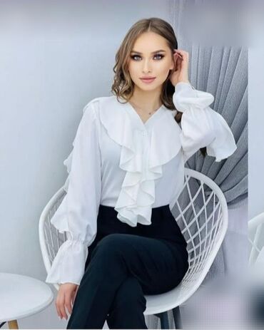 белые блузки для офиса: Блузка, Вечерняя, Шелк, Однотонный, С воланами, Удлиненная модель