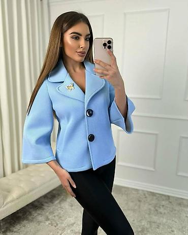 cameleon kaput: Ženska kratka jakna/kaputić sa 3/4 rukavima i velikim reverima. - — 1