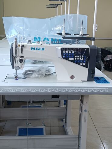 стралны машина: Швейная машина Компьютеризованная, Полуавтомат