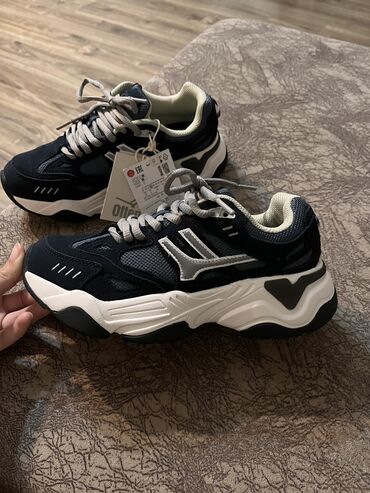 qadınlar üçün vans authentic ketlər: Pull&Bear, Ölçü: 38, rəng - Göy, Yeni