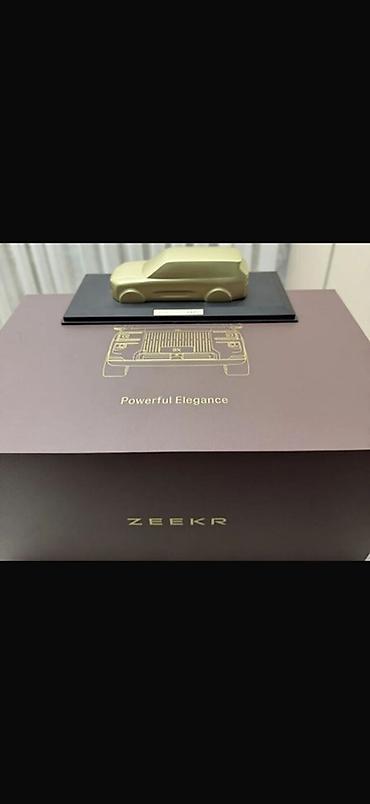 навор клуч: Подарочный набор ZEEKR 9X «Powerful Elegance» Состав: - Коллекционная — 2