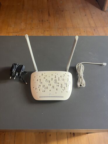 Salam wifi satilir hec bir prablemi yoxdu islekdi qiymetde endirim