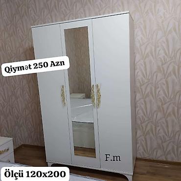 yataq dolabı: Ağ rəngli 3 qapılı şkaf - Ön hissədə mərkəzi güzgü - Dekorativ qızılı — 1
