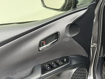 Toyota: Toyota Prius: 2018 г., 1.8 л, Автомат, Гибрид, Хэтчбэк — 8