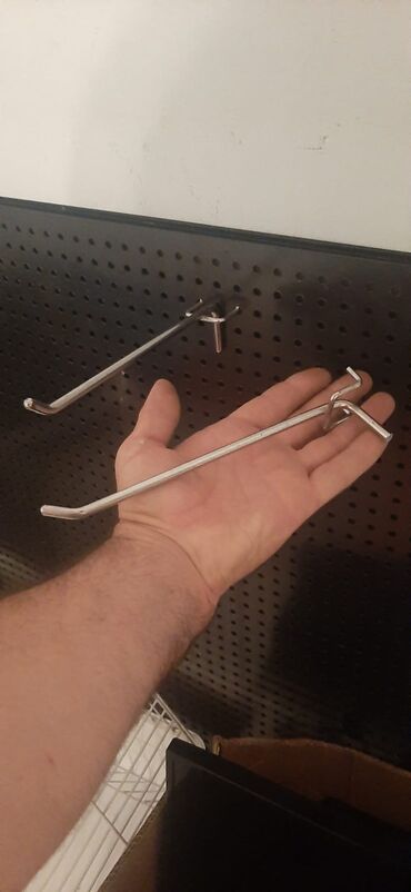 Vitrin üçün aksesuarlar: Məhsul: Mağaza vitrin sistemi üçün perforasiyalı relslər və asqı — 21