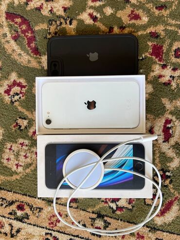 Apple iPhone: IPhone SE 2020, Б/у, 128 ГБ, Белый, Наушники, Зарядное устройство, Защитное стекло, 78 %