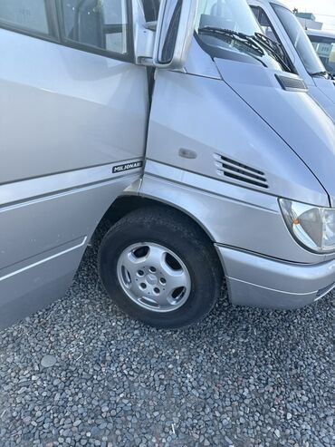 Легкий грузовой транспорт: Легкий грузовик, Mercedes-Benz, 3 т, Б/у