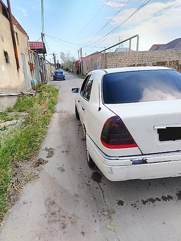 mercedes benz 208 d: Mercedes-Benz 220: 2.2 l | 1995 il Sedan — 5