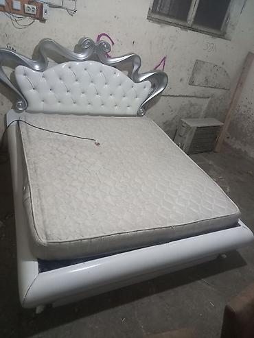 taxt satisi: Salam yataq dest satilir 2 eded taxt matraslari yoxdur 1 eded dolab — 9