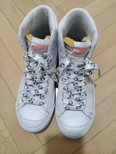 Босоножки, сандалии, шлепанцы: Nike orta boğazlı ağ idman ayaqqabısı - Model: Nike Mid/High-top