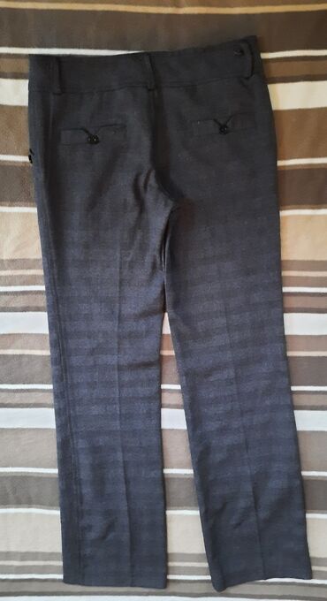 Poslovne pantalone sive cigaret na crtu karirane. Veličina 38