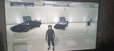 Digər avtomobillər: Qarajda müxtəlif növ nəqliyyat vasitələri var. Yüksək keçmə — 11