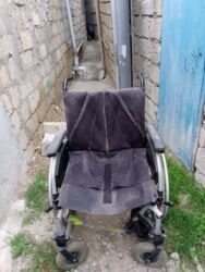 Tibbi avadanlıq: Əlil arabasi satilir ünvan hokmeli qobu yolu ag bazar yaxınlığı