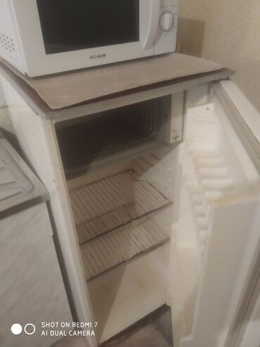 бытовой холодильник: Продаю холодильник находится в Чолпон-Ате советский цена 6000 сом
