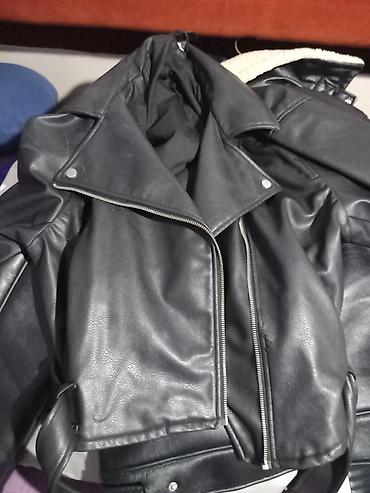 Zimske jakne: Ženska biker jakna sa postavom od veštačkog krzna (shearling stil) - — 4