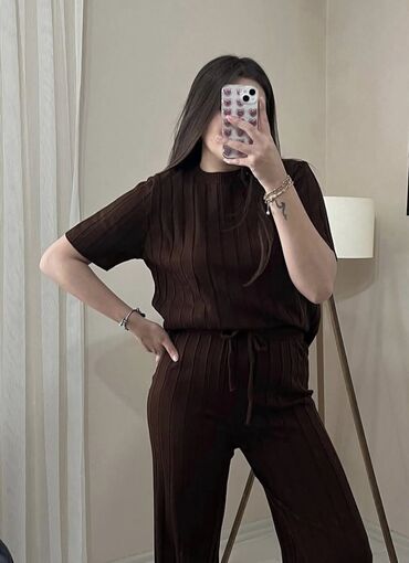 Kompleti: Komplet: 3000 dinara
Duzina nogavice 120 cm
Uvoz Turska — 6