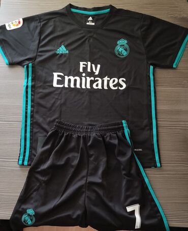 футбольные шарфы: Футбольная форма Real Madrid

новая

размер: 30 

цена: 800 сом