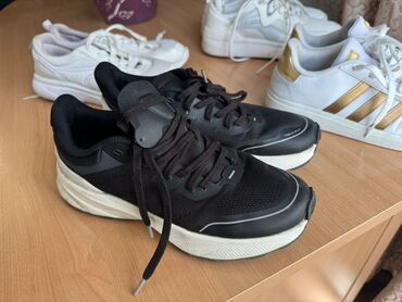 пиджак ош: Кроссовки 37 размера, в отличном состоянии, Адидас(37 р), Zara(37 р)