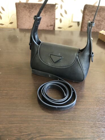 prada eynekleri qiymeti: Çiyin çantası, Prada, İşlənmiş