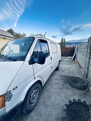 грузовой авто: Грузовой фургон Ford Transit (поколение 1990-х), белый цвет, короткая — 3