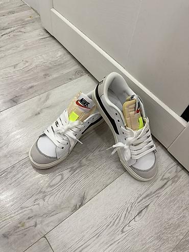 43: Nike Blazer Low — стильные низкие кроссовки в бело‑черной гамме — 1