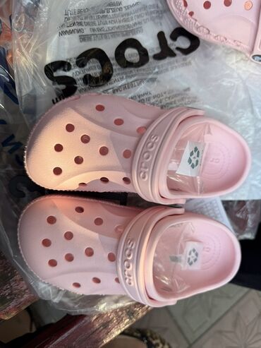 купить недорого детские золотые серьги: Босоножки, 32, Crocs, Новый, цвет - Розовый
