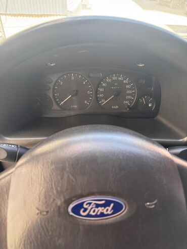 нужна машина для перевозки груза: Ford Transit: 2002 г., 2 л, Механика, Дизель, Бус