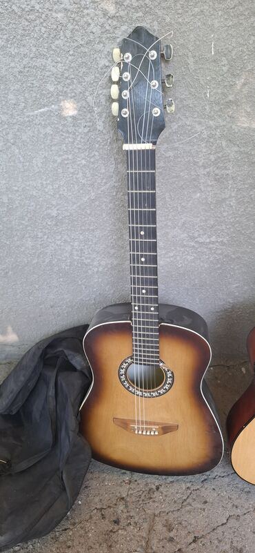 Гитары: Гитара гитары есть еще скрипка 1/8 и аккордеон барабанная установка — 20