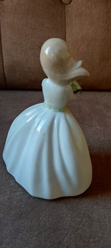 Heykəlciklər: Статуэтка . Девушка с букетом . Высота 16 сантиметров — 5