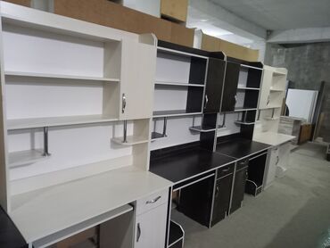 Компьютерные столы: Компьютерный стол, Новый, С полками — 7