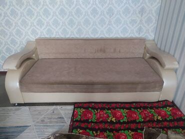 диван 2 местный: Прямой диван, цвет - Бежевый, Б/у