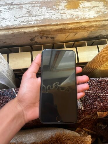 iphone 7 azerbaycan: IPhone 8 Plus, 64 GB, Qara, Barmaq izi