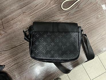 чехол на хс: Сумка через плечо Louis Vuitton, черная - Формат messenger/crossbody — 2