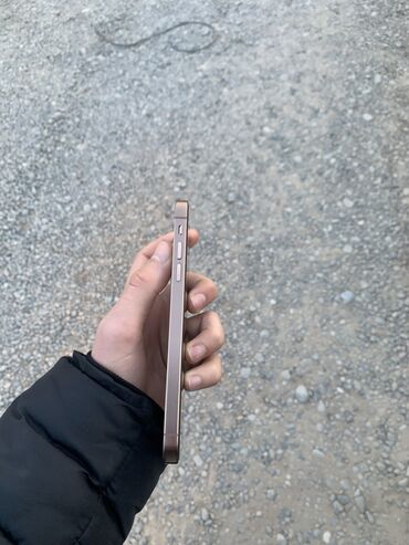 Apple iPhone: IPhone 11 — 11