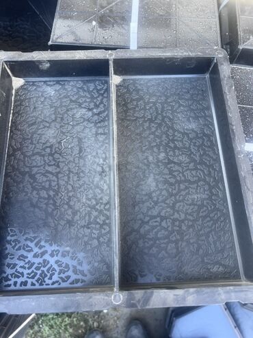 кухуный шкаф: Форма для тротуарной плитки/бордюра из прочного пластика. - Материал