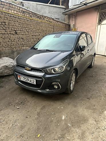 Chevrolet Spark: 2017 г., 1 л, Автомат, Бензин, Хэтчбэк