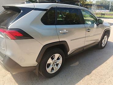 силен: Toyota RAV4: 2019 г., 2.5 л, Гибрид, Кроссовер — 2