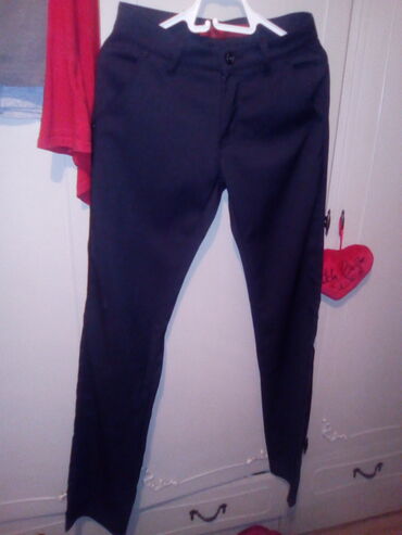 crna kosulja i sive pantalone: Pantalone M (EU 38), bоја - Crna